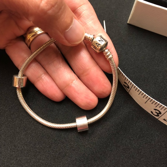 Pandora iconic charm bracelet with two plain claps - Picture 4 of 6